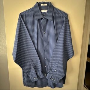 Calvin Klein button down EUC Size 17 (34/35)